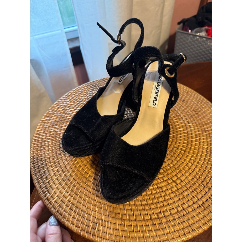 Karl Lagerfeld Paris Debby2 Black Velvet Platform Block Heel Sandals Womens 7.5M